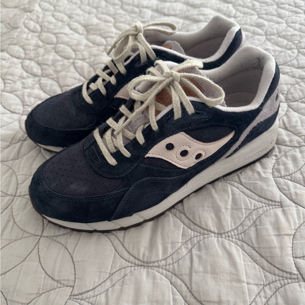 Saucony Shadow 6000 Premium Dark Blue and Off white sneakers. Size 9